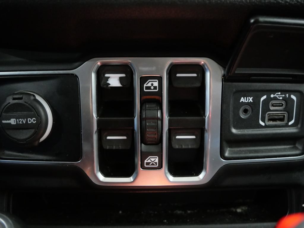 Used 2025 Jeep Wrangler Unlimited Sport AWD/4WD image 22