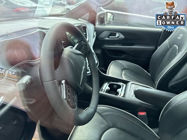 Used 2025 Chrysler Pacifica Limited image 29