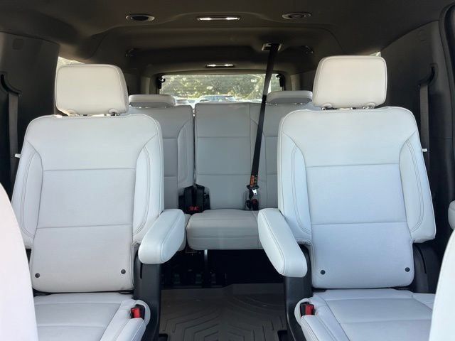 Used 2025 Chevrolet Suburban Premier RWD image 34