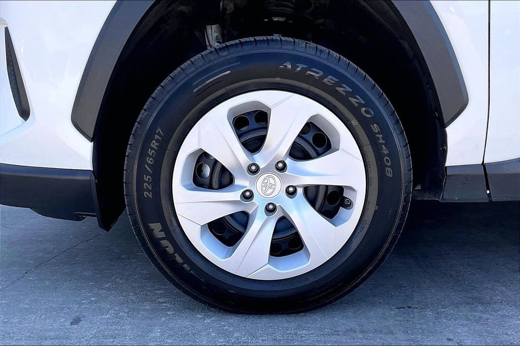 Used 2024 Toyota RAV4 LE AWD/4WD image 9