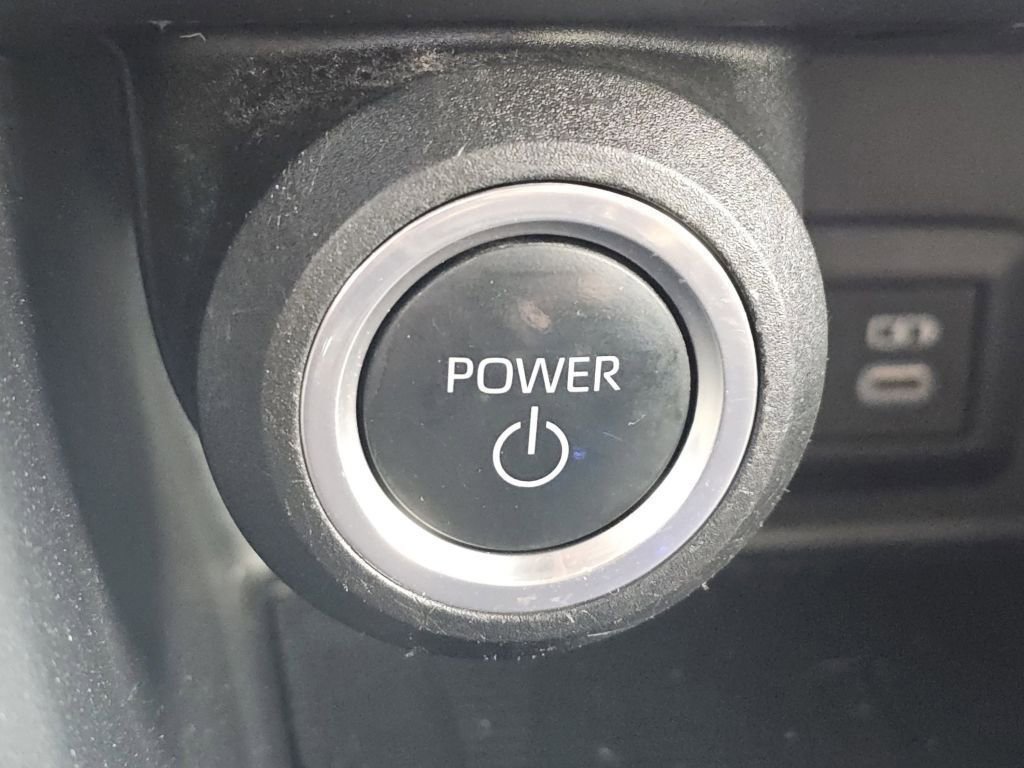 Used 2024 Toyota Venza LE image 15