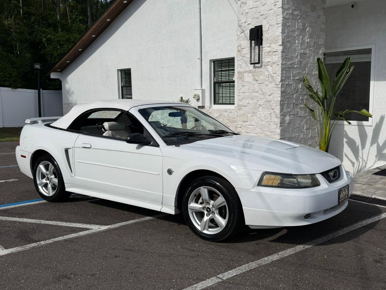 Used 2004 Ford Mustang Convertible RWD image 19