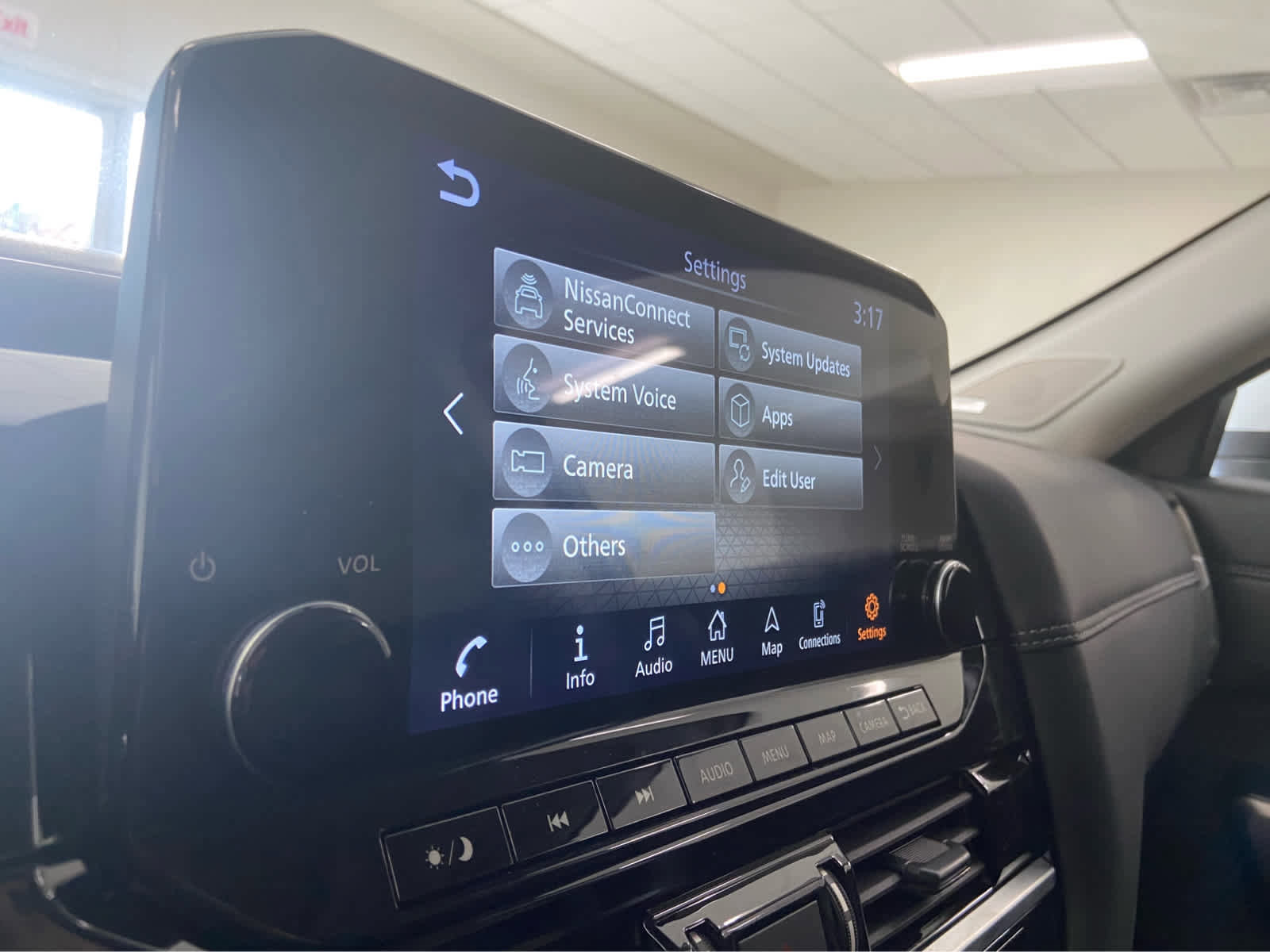 Used 2025 Nissan Pathfinder Platinum w/ Cargo Package image 30