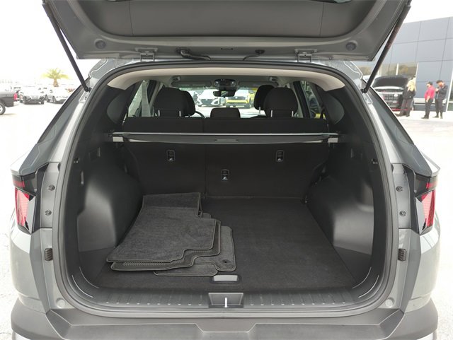 Used 2025 Hyundai Tucson SE image 14