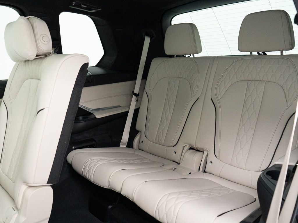 Used 2025 BMW ALPINA XB7 AWD/4WD image 25