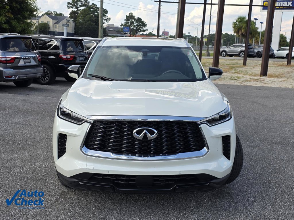 Used 2023 INFINITI QX60 Luxe w/ Cargo Package FWD image 2