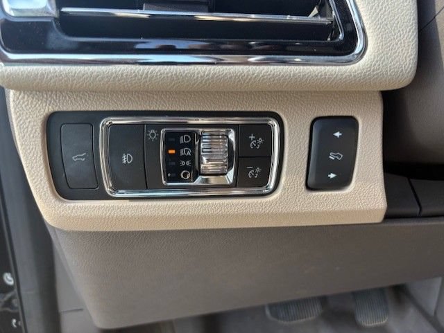 Used 2023 Lincoln Navigator L Reserve AWD/4WD image 11