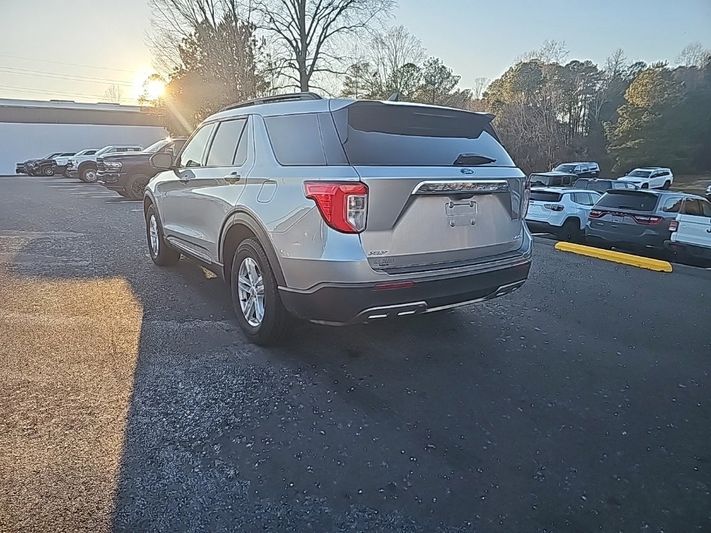 Used 2021 Ford Explorer XLT w/ Equipment Group 202A image 4