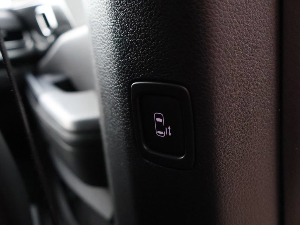 Used 2025 Kia Carnival SX FWD image 39