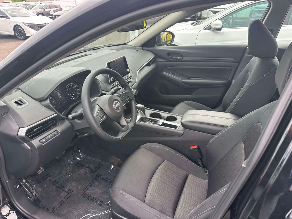 Used 2025 Nissan Altima 2.5 S FWD image 14