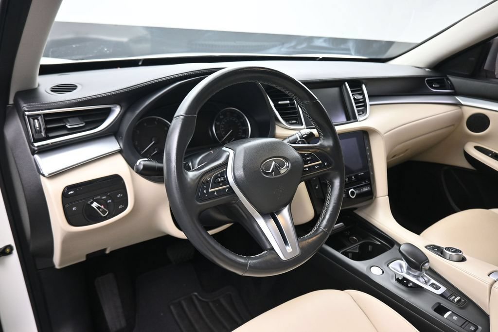 Used 2019 INFINITI QX50 Luxe w/ Navigation Package FWD image 13