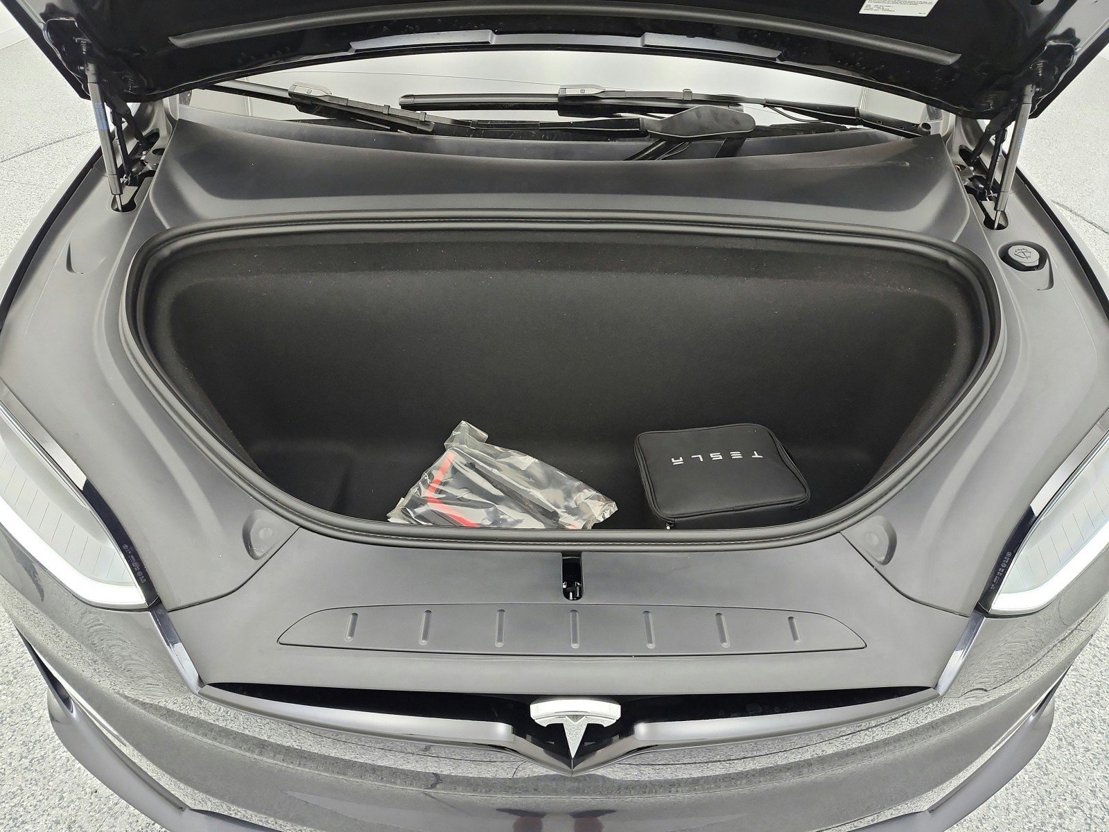 Used 2025 Tesla Model X image 16