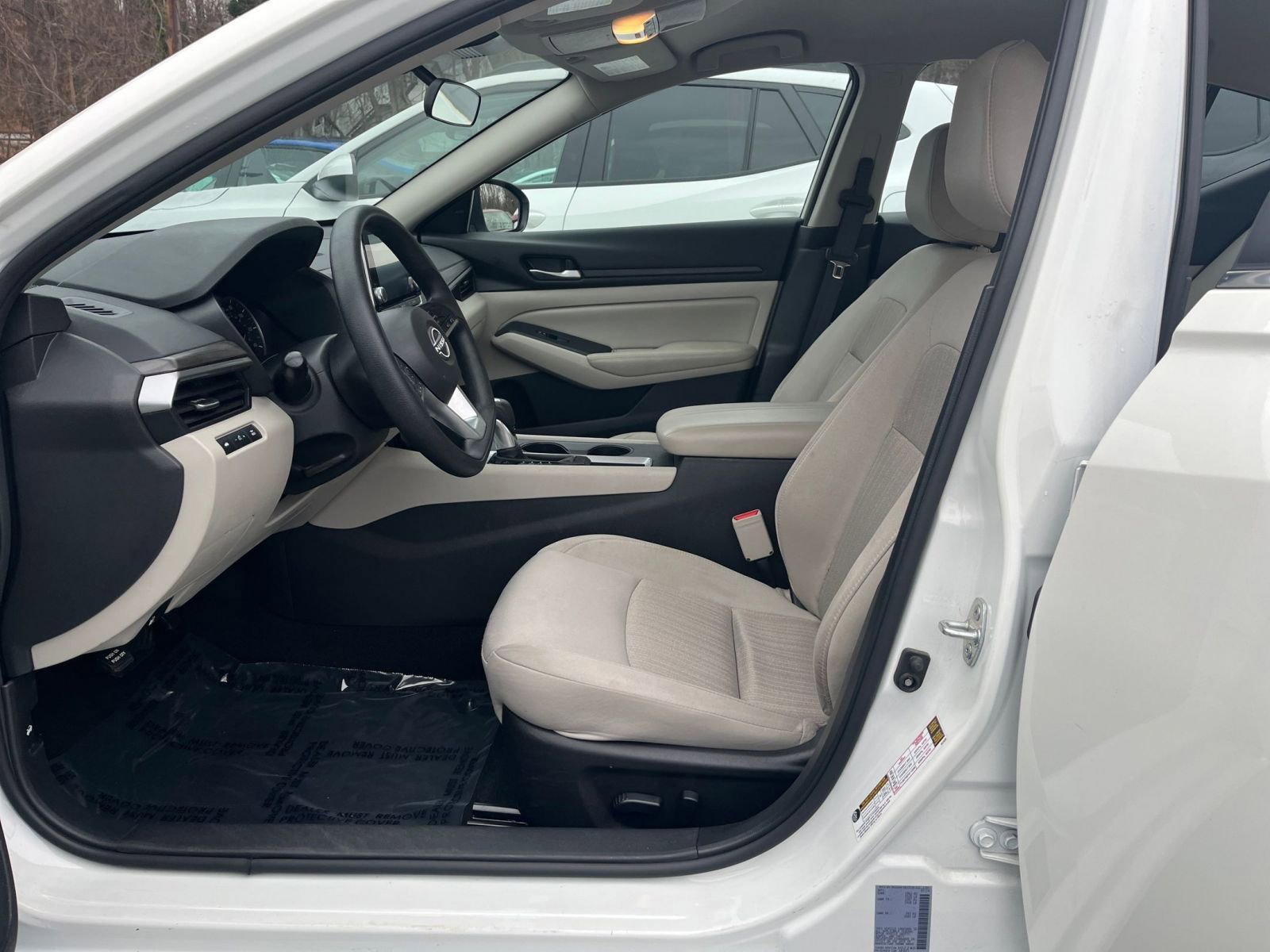 Used 2025 Nissan Altima 2.5 SV image 21