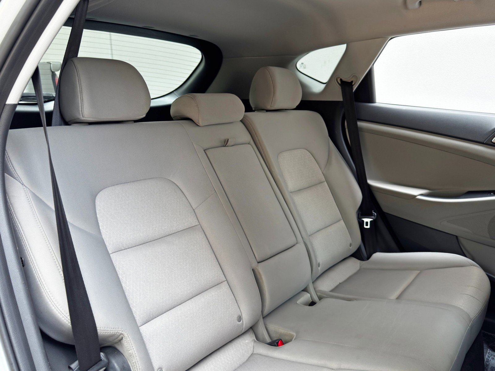 Used 2018 Hyundai Tucson SE image 32