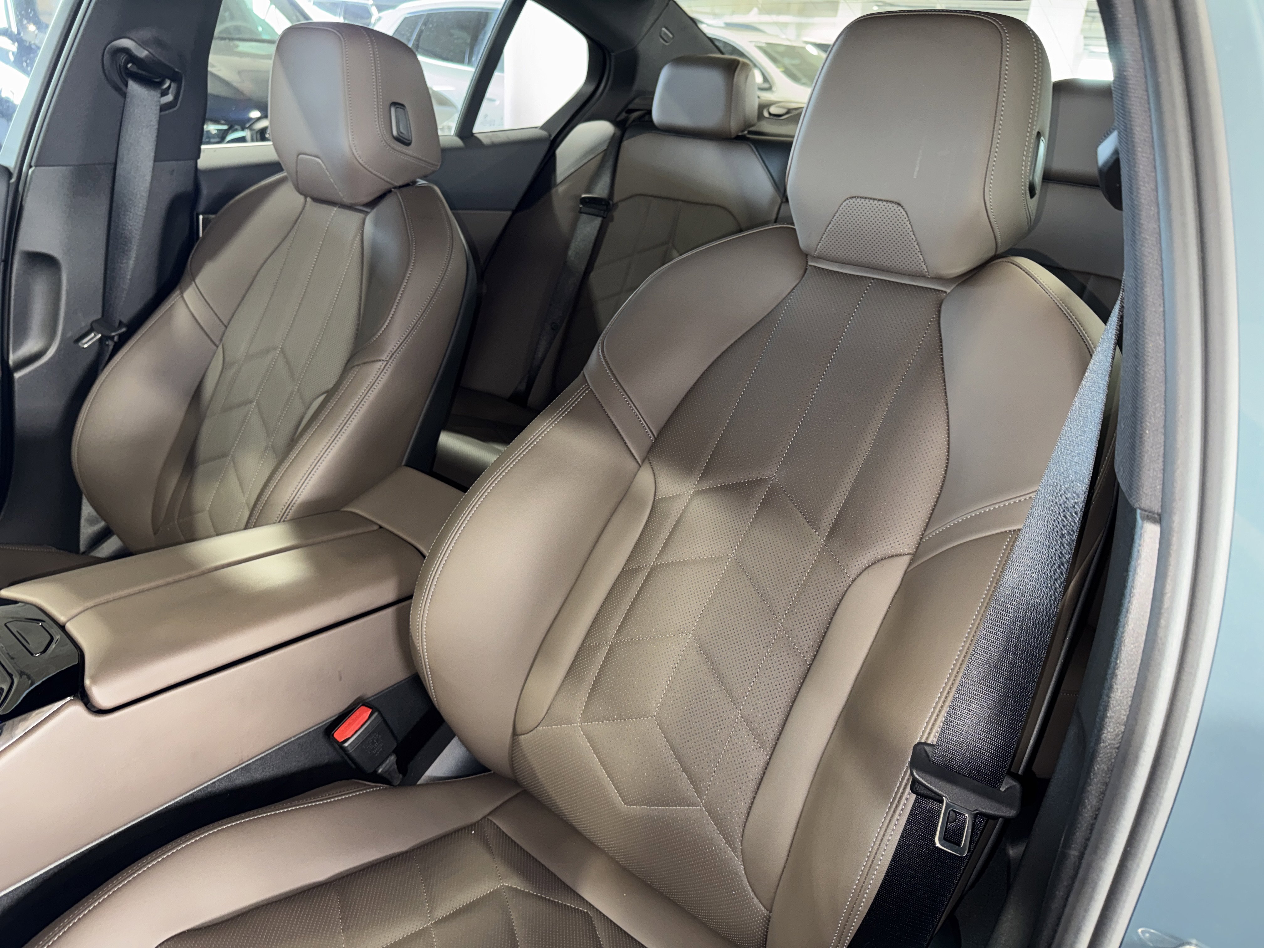 Certified 2025 BMW 530i image 33