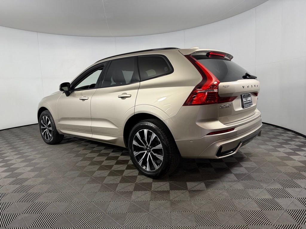 Used 2025 Volvo XC60 B5 Plus image 10