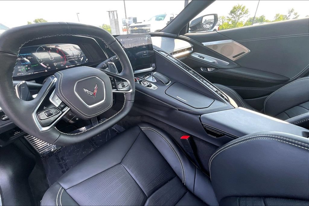 Used 2025 Chevrolet Corvette Stingray Preferred Conv w/ Z51 Performance Package RWD image 9