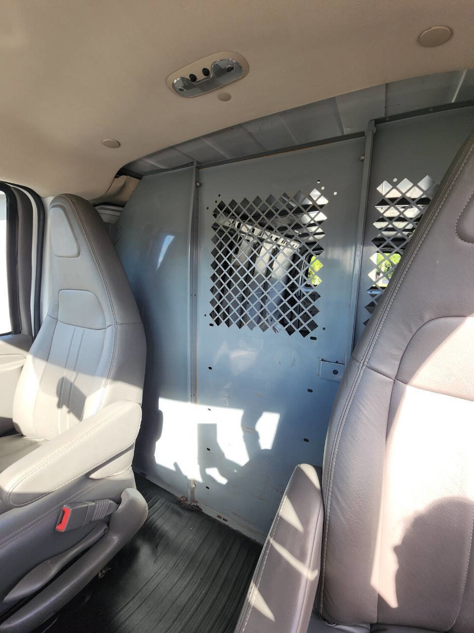 Used 2018 Chevrolet Express 2500 Extended image 20