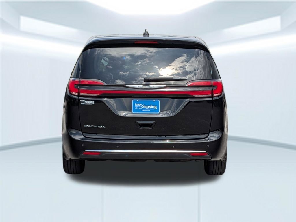 Used 2024 Chrysler Pacifica Touring-L FWD image 5