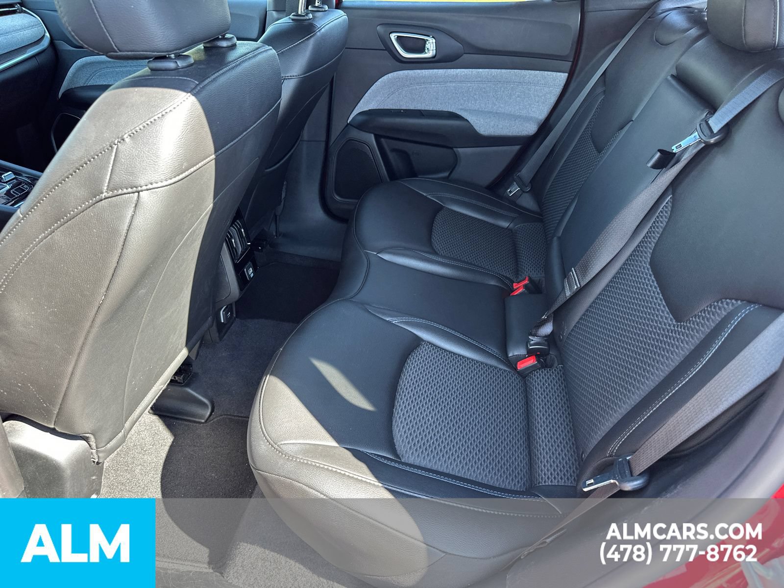 Used 2025 Jeep Compass Latitude AWD/4WD image 23