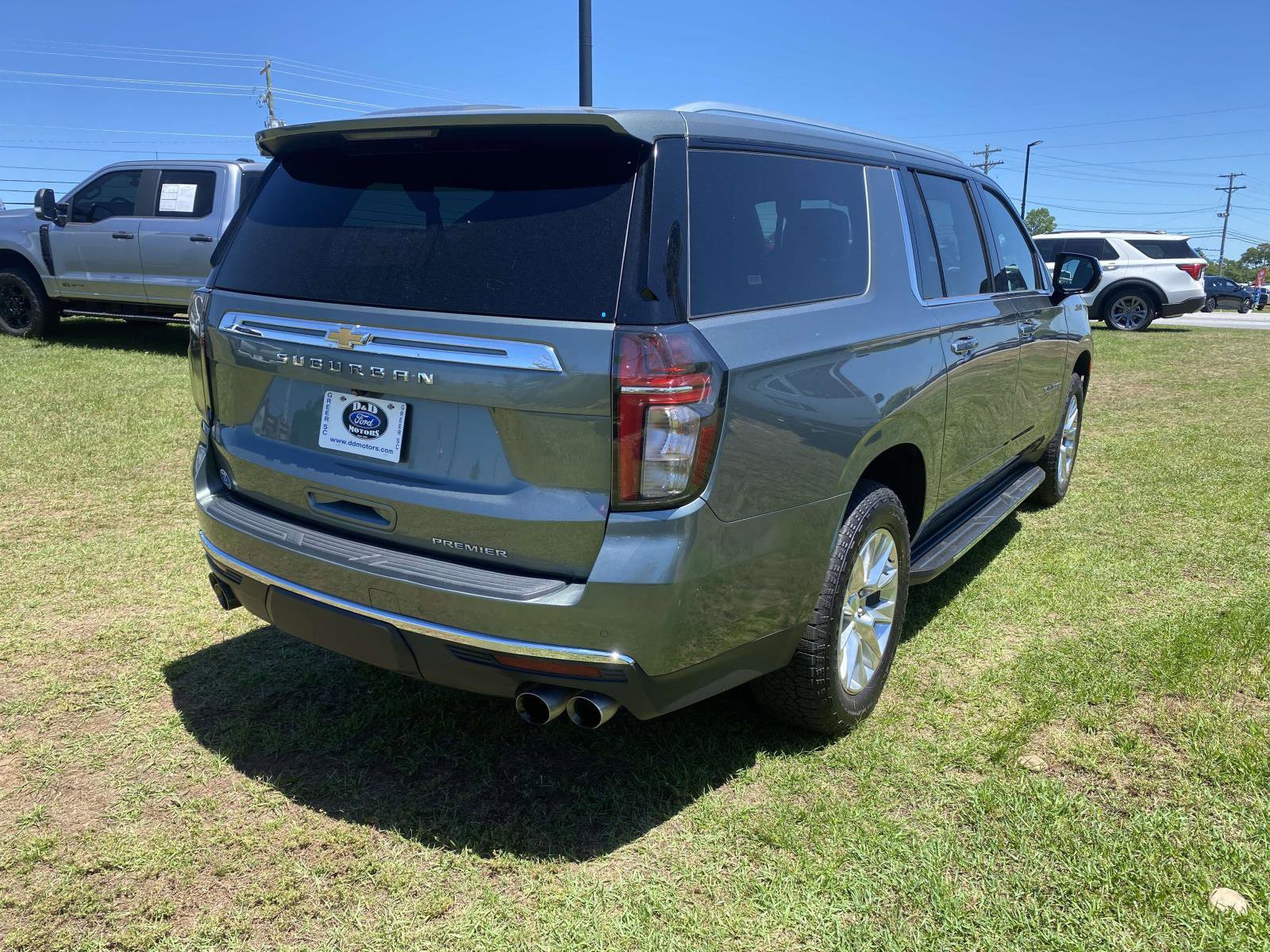Used 2023 Chevrolet Suburban Premier RWD image 7