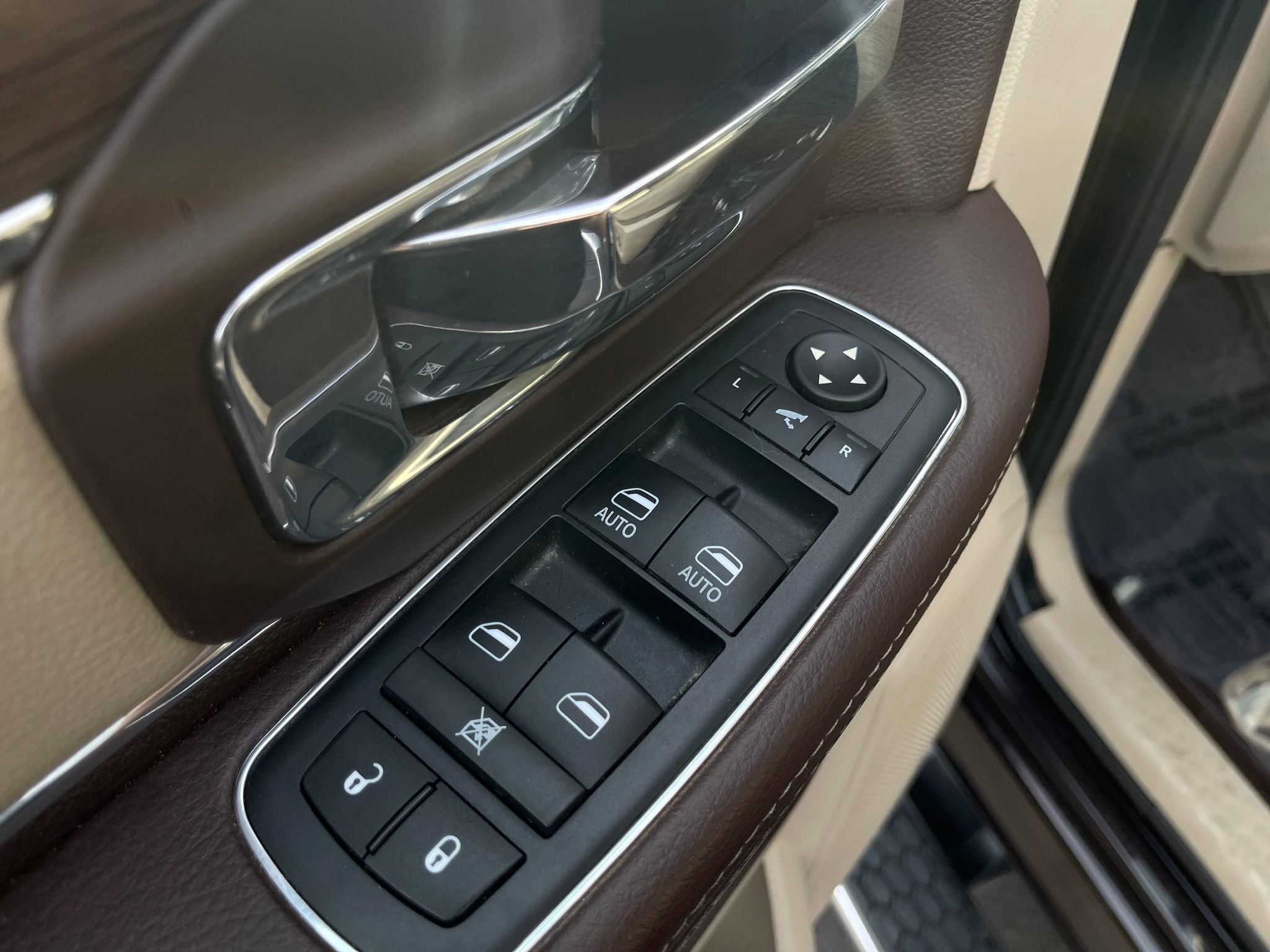 Used 2016 RAM 2500 Laramie w/ Cold Weather Group image 14