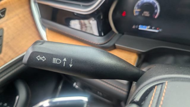 Used 2023 Jeep Grand Cherokee Summit AWD/4WD image 28