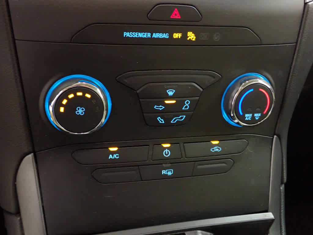 Used 2019 Ford Edge SE image 19