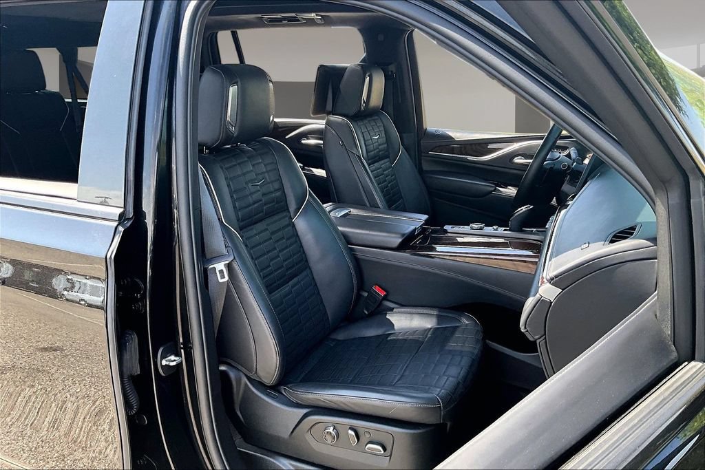 Used 2023 Cadillac Escalade ESV Sport Platinum w/ LPO, ONYX Package AWD/4WD image 7
