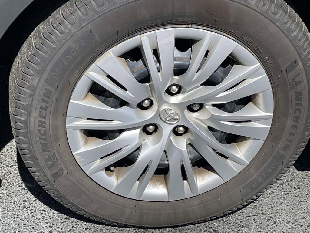 Used 2012 Toyota Camry LE image 11