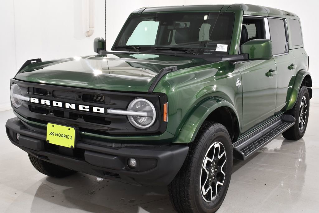Used 2025 Ford Bronco Outer Banks AWD/4WD image 2