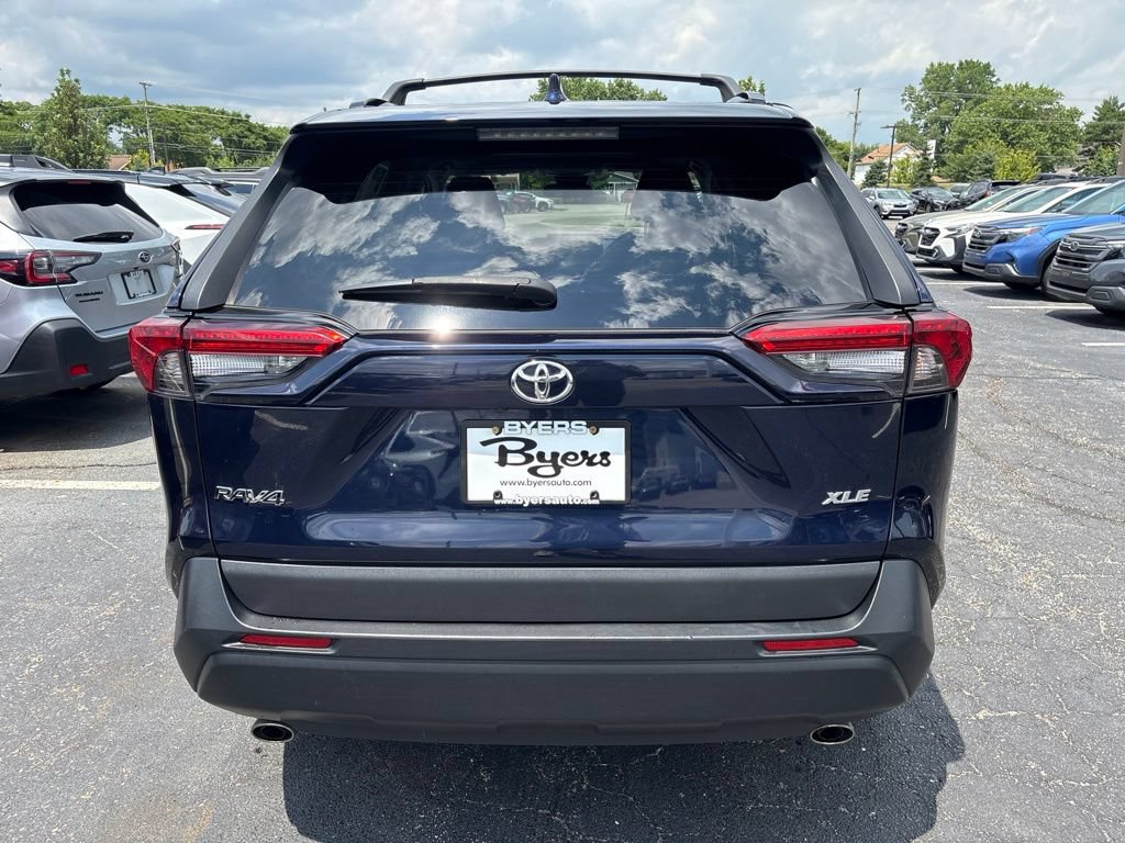 Used 2021 Toyota RAV4 XLE Premium FWD image 4