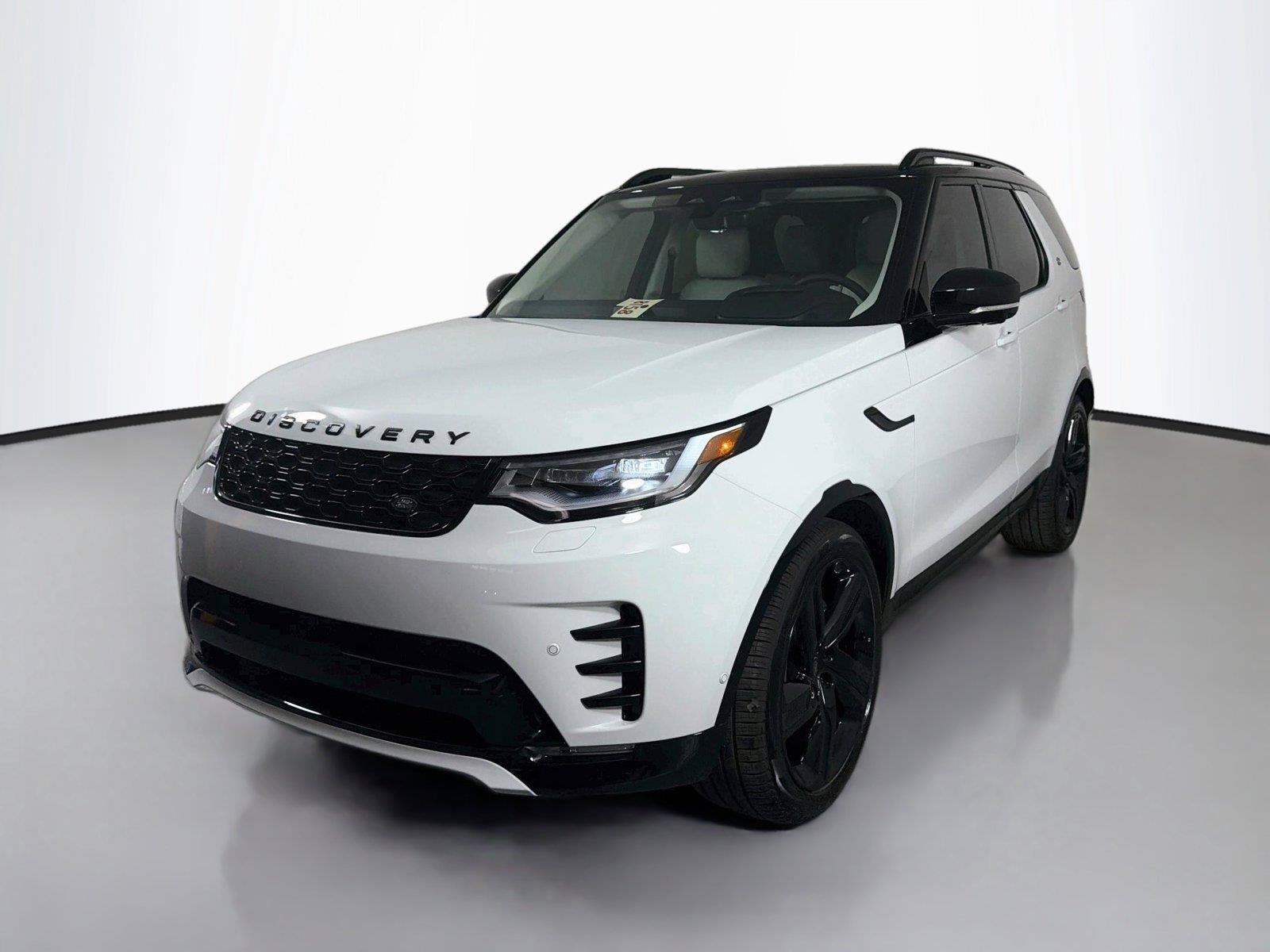 New 2026 Land Rover Discovery Dynamic SE