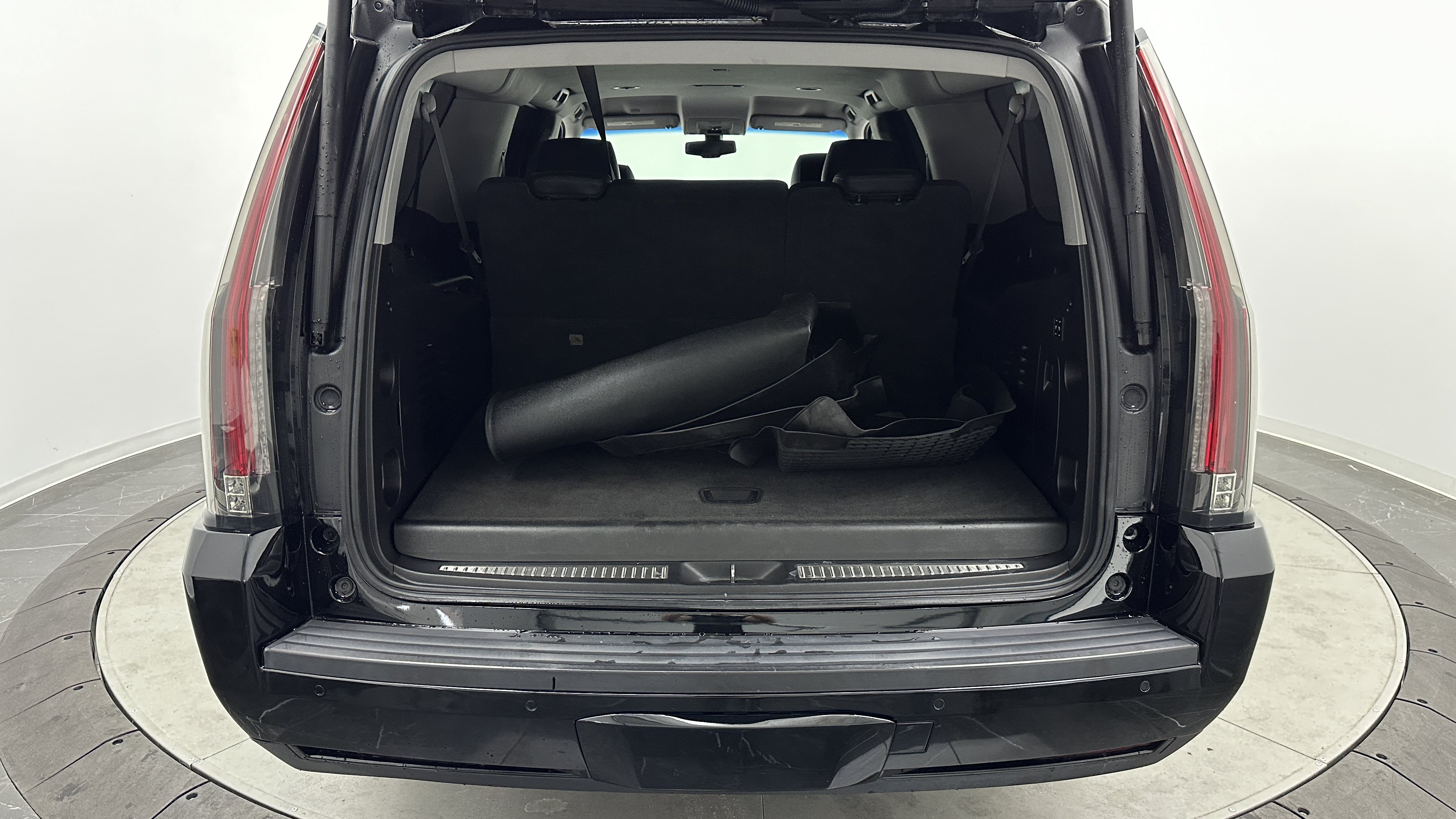 Used 2018 Cadillac Escalade ESV 4WD image 28