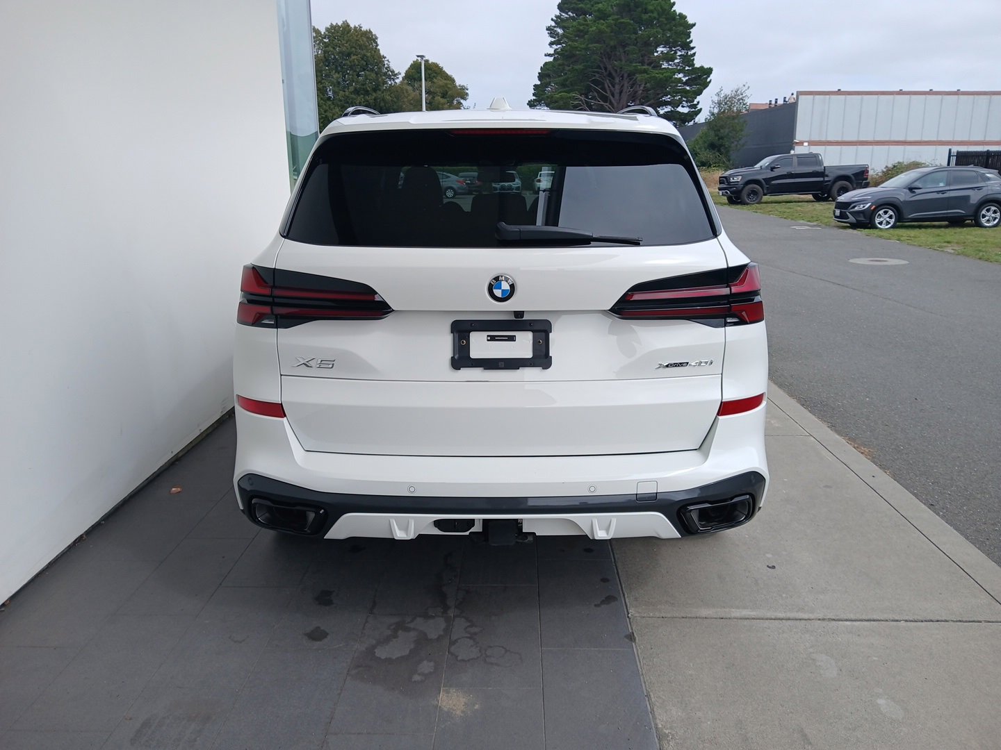 Used 2026 BMW X5 xDrive40i w/ M Sport Package image 6