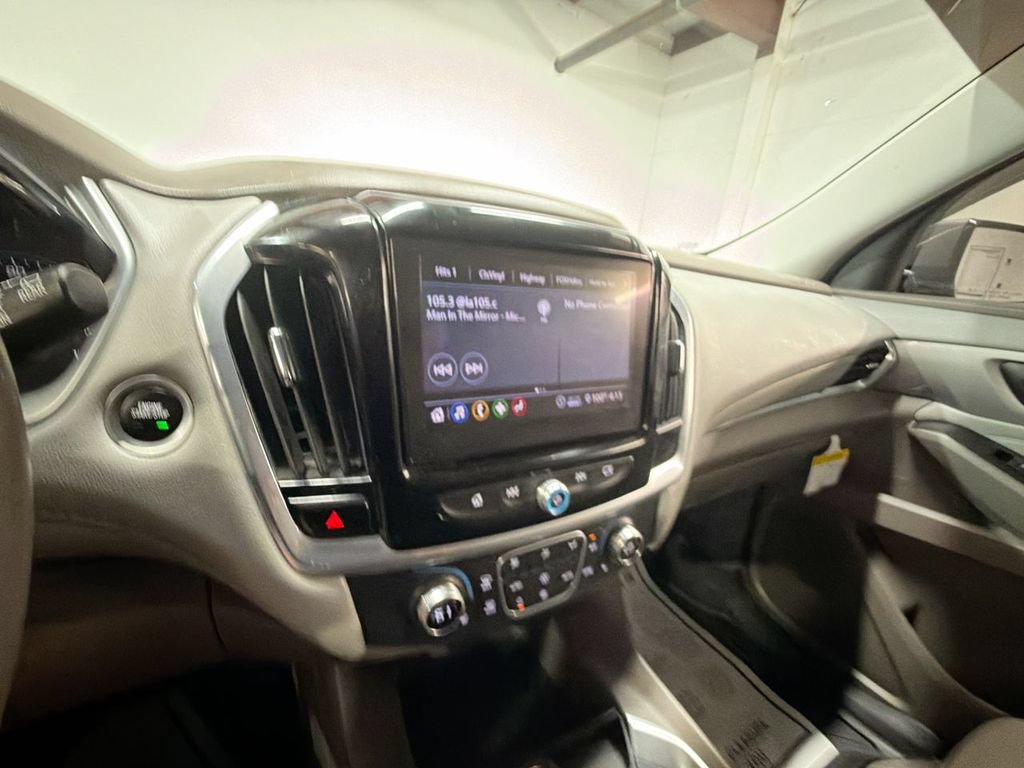Used 2020 Chevrolet Traverse LT FWD image 17