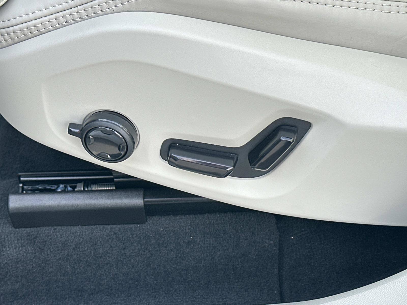 Certified 2026 Volvo XC60 B5 Ultra w/ Protection Package Premier image 18