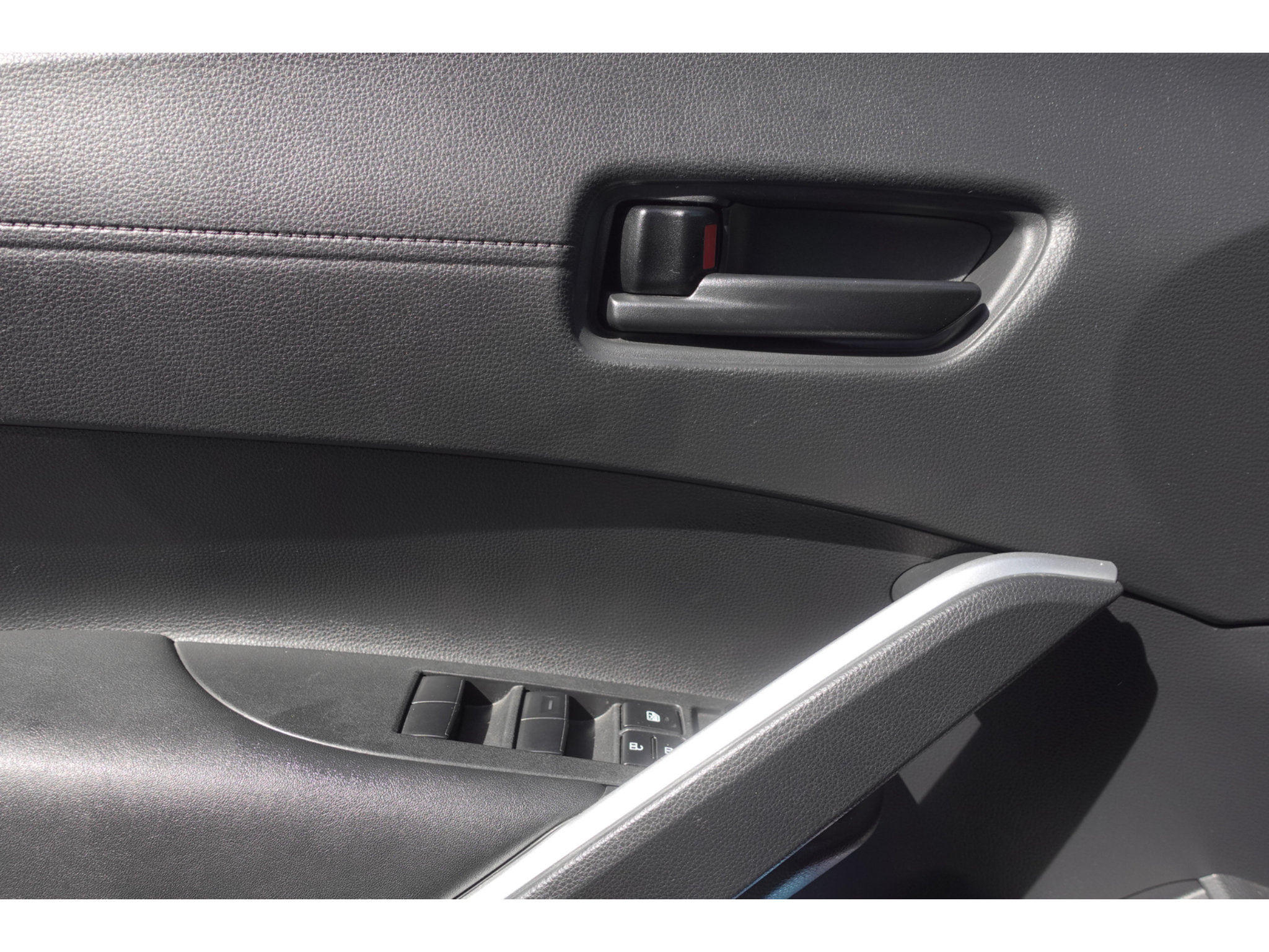 Certified 2022 Toyota Corolla Cross LE AWD/4WD image 11