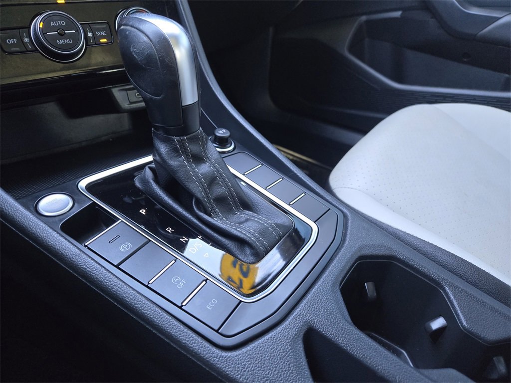 Used 2021 Volkswagen Jetta R-Line w/ R-Line Cold Weather Package image 22