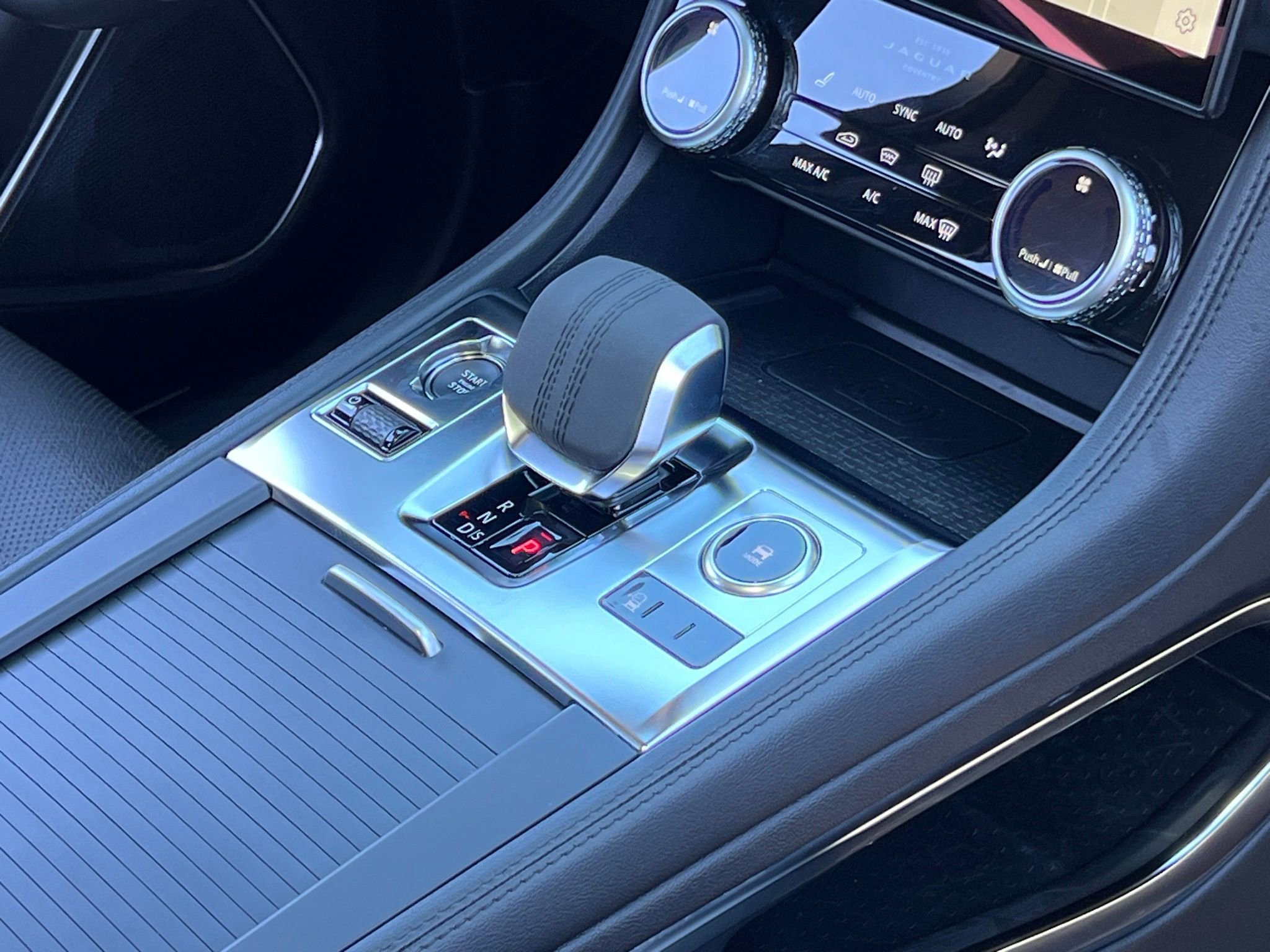 Used 2023 Jaguar F-PACE S AWD/4WD image 35