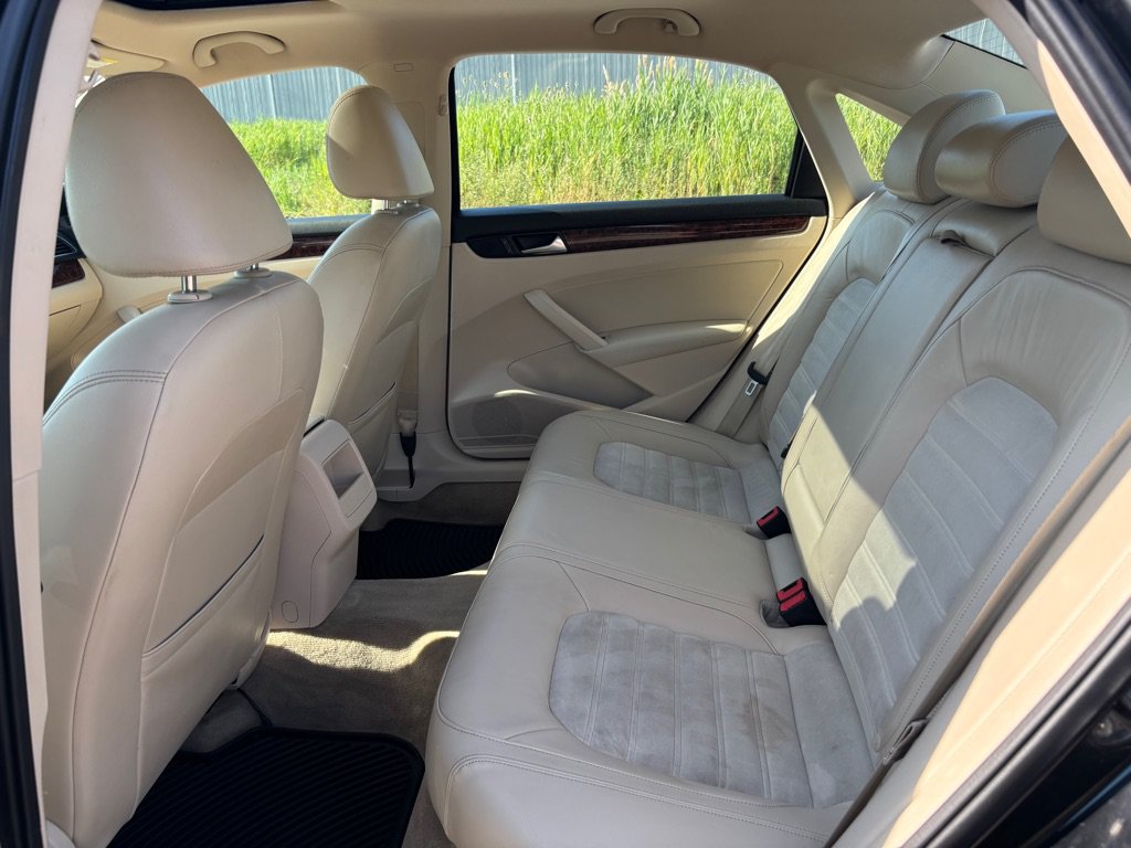 Used 2012 Volkswagen Passat 2.5 SEL FWD image 11