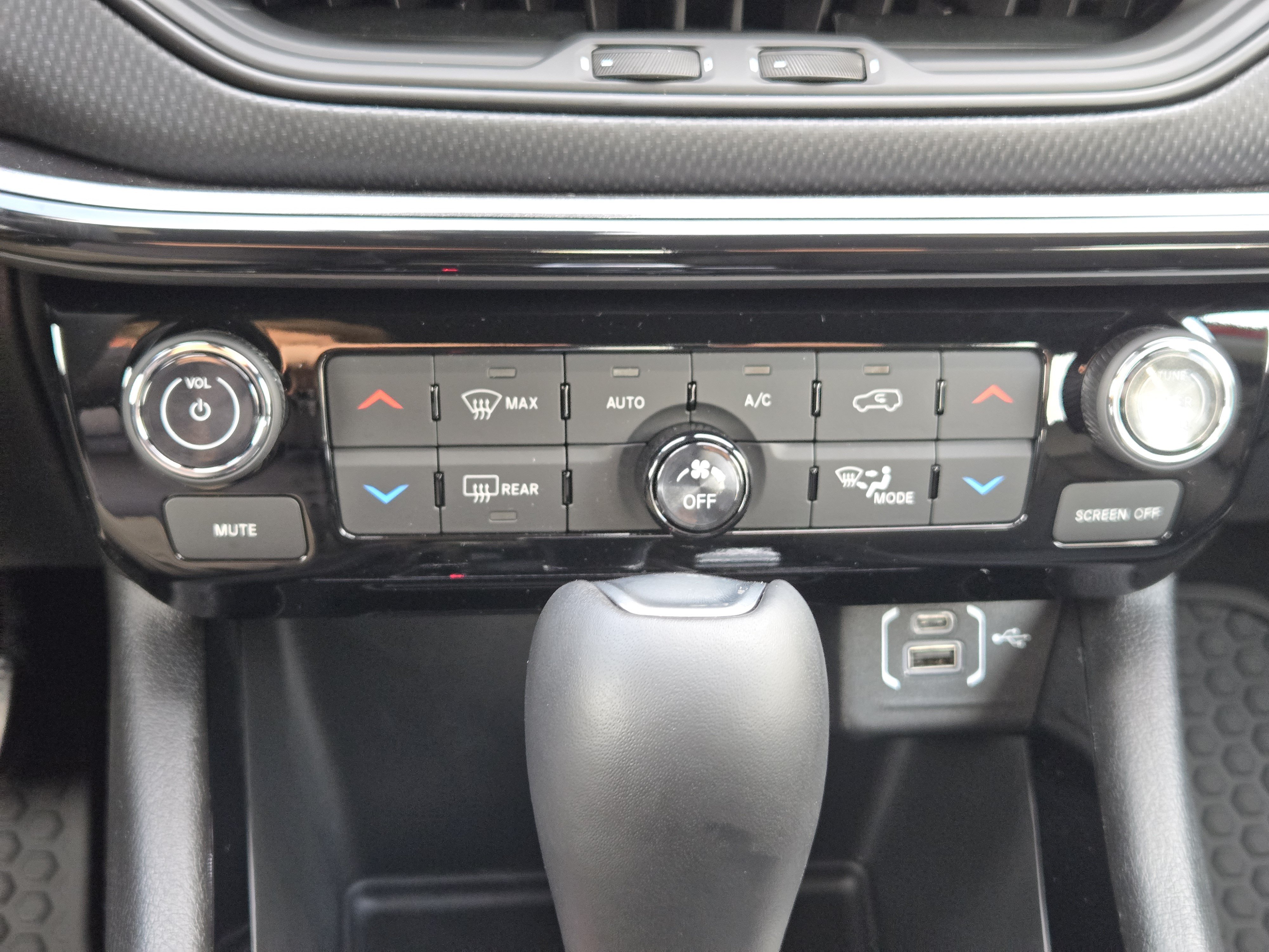 New 2026 Jeep Compass Latitude AWD/4WD image 16