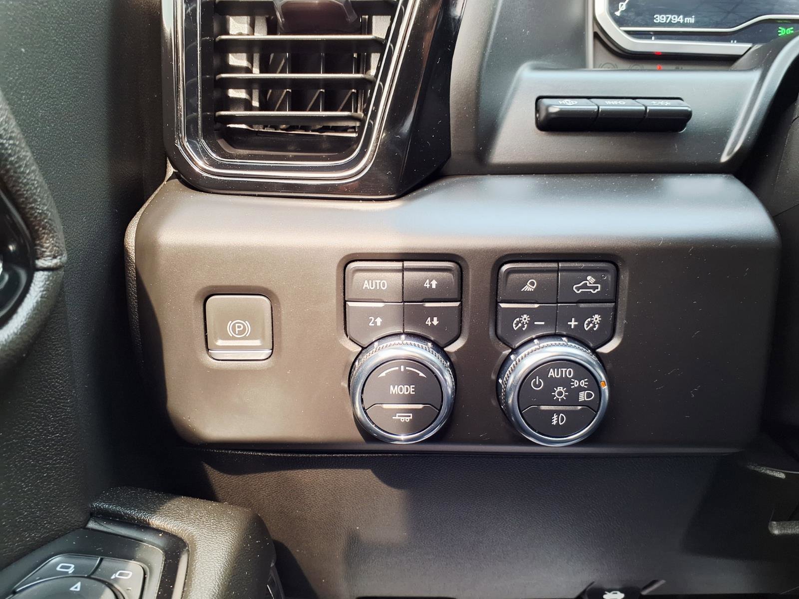 Used 2024 GMC Sierra 2500 AT4 w/ AT4 Premium Plus Package AWD/4WD image 26