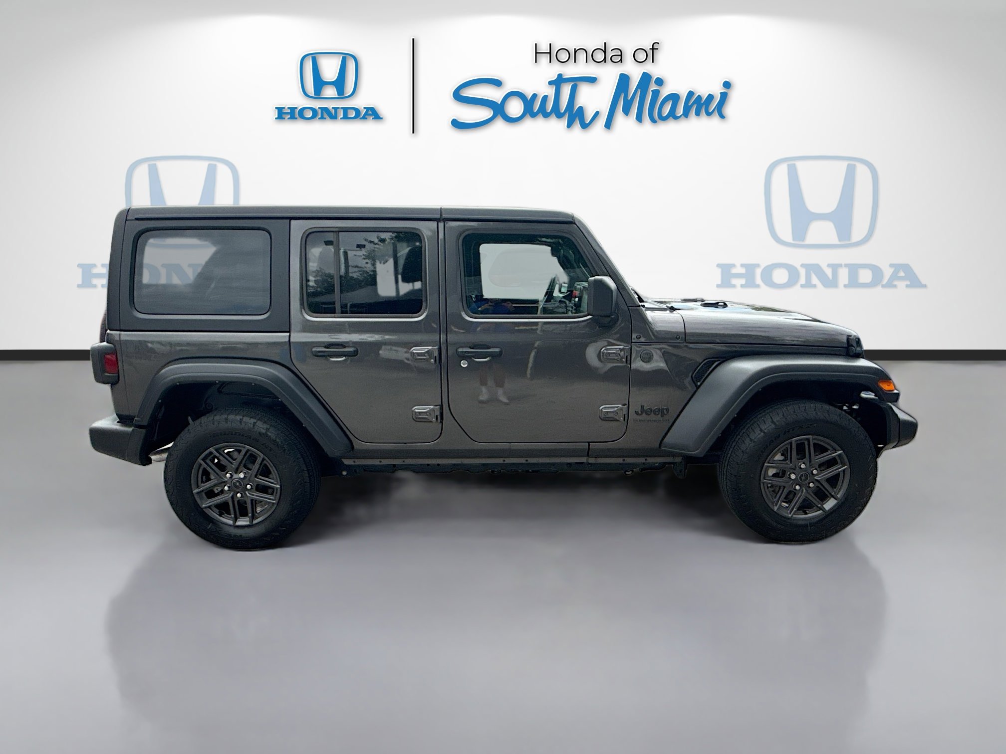 Used 2024 Jeep Wrangler Sport S image 8