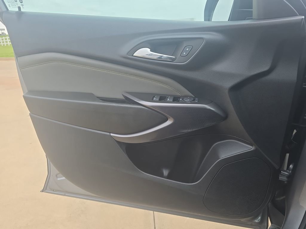 Used 2025 Chevrolet Trax ACTIV w/ Sunroof Package FWD image 26