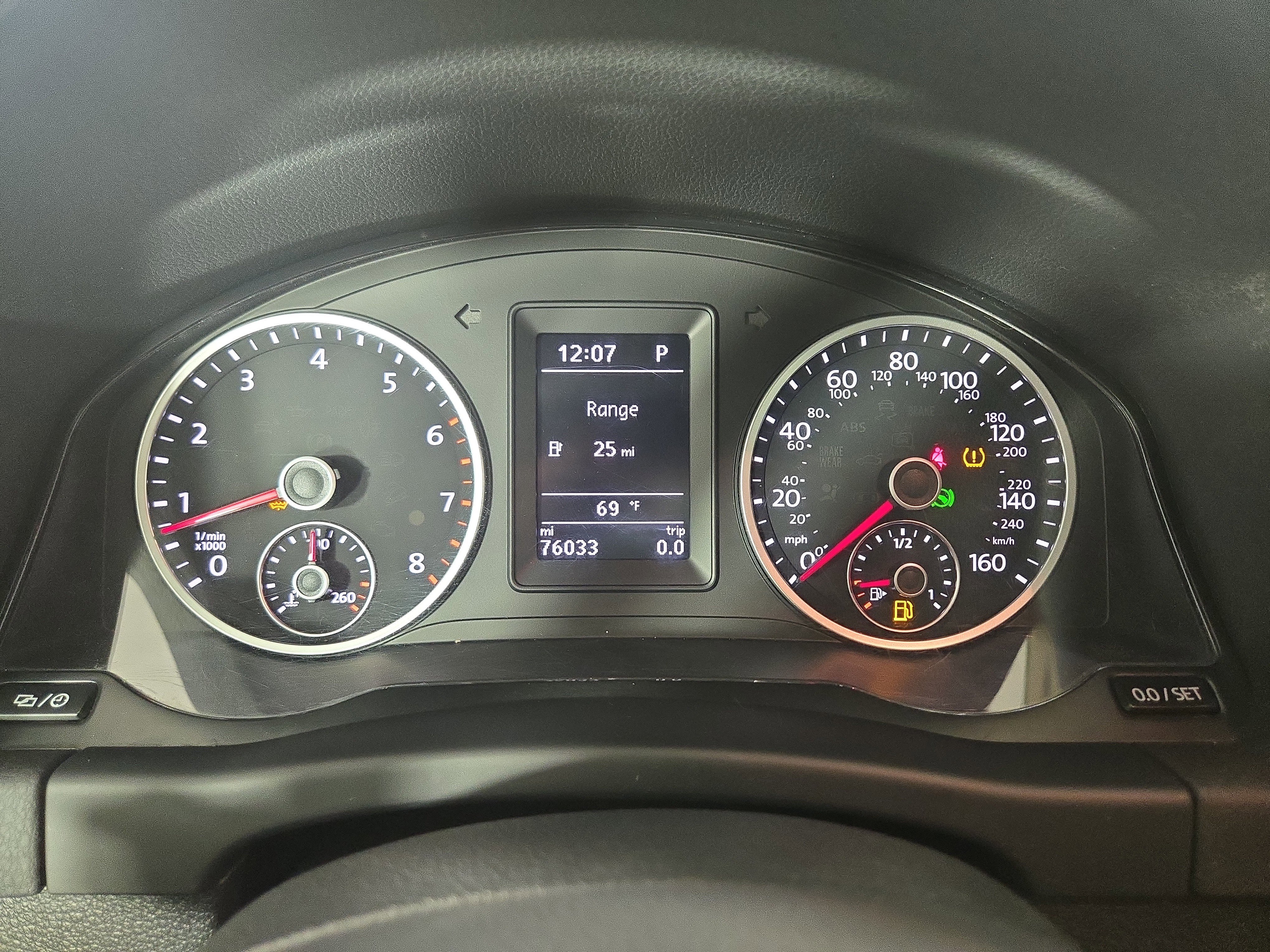 Used 2017 Volkswagen Tiguan Limited w/ Premium Package image 17