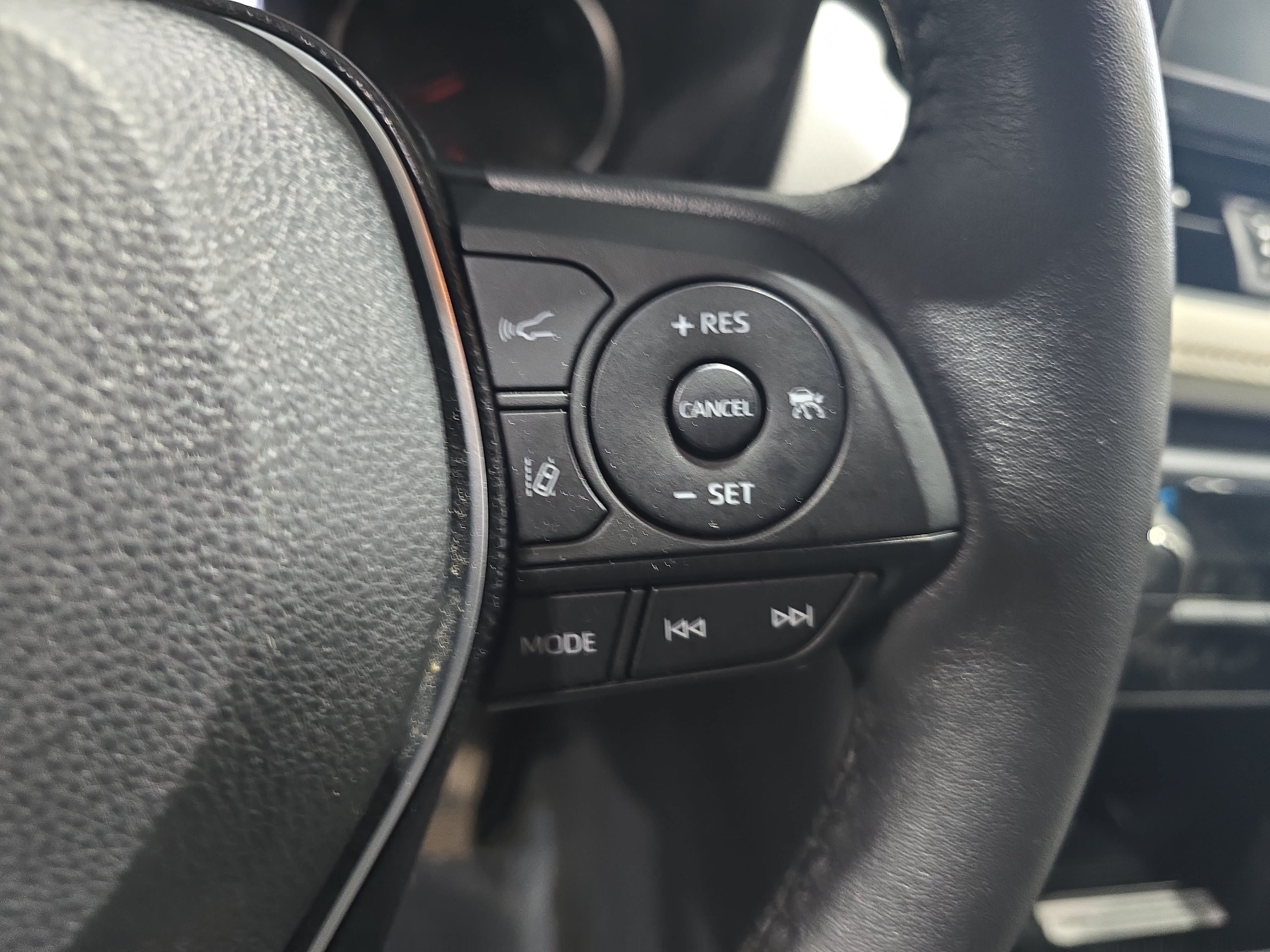 Used 2021 Toyota RAV4 XLE Premium FWD image 17