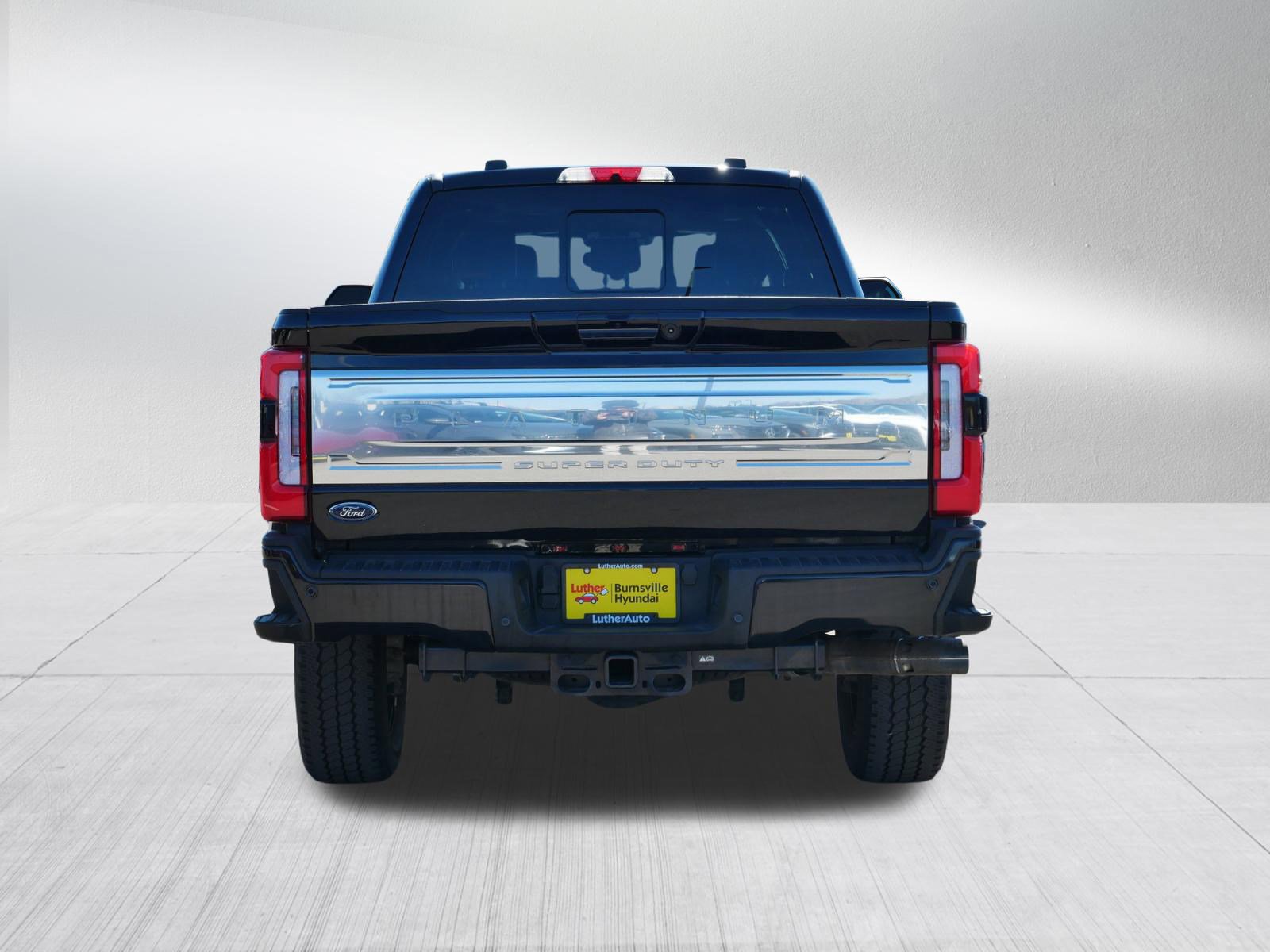 Used 2024 Ford F350 Platinum w/ FX4 Off-Road Package image 6