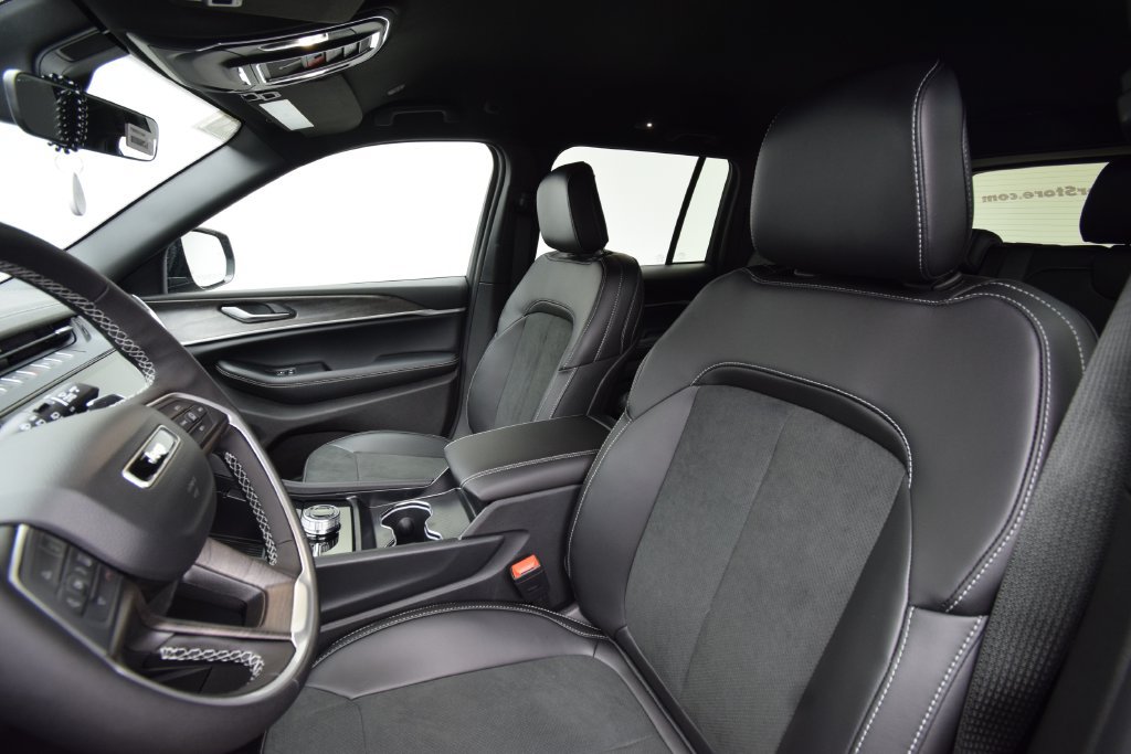 New 2026 Jeep Grand Cherokee Altitude AWD/4WD image 32