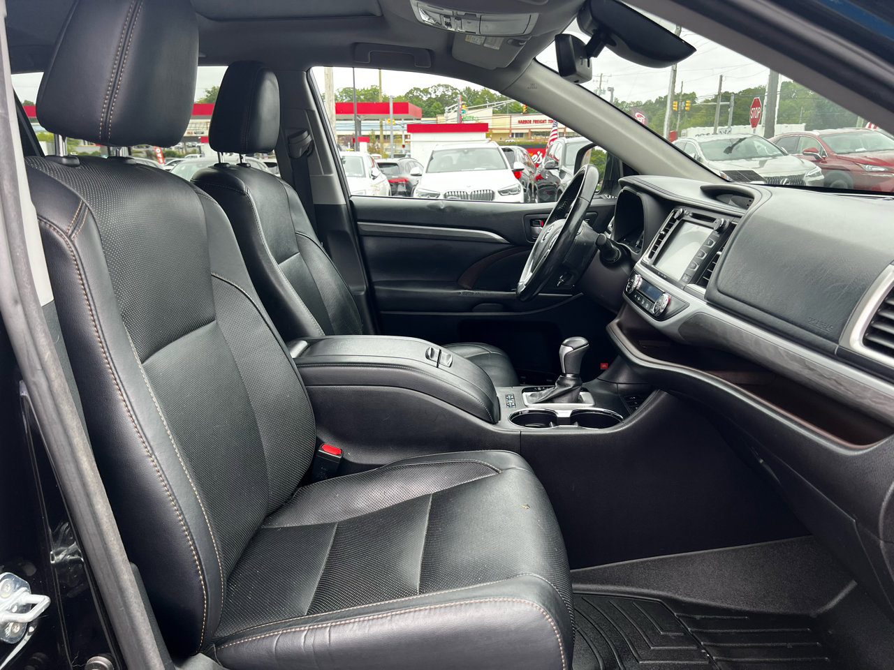 Used 2017 Toyota Highlander Limited image 25